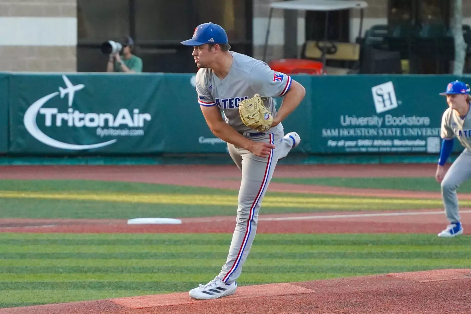 Bulldogs hold on to take series opener from Bearkats, 6-5