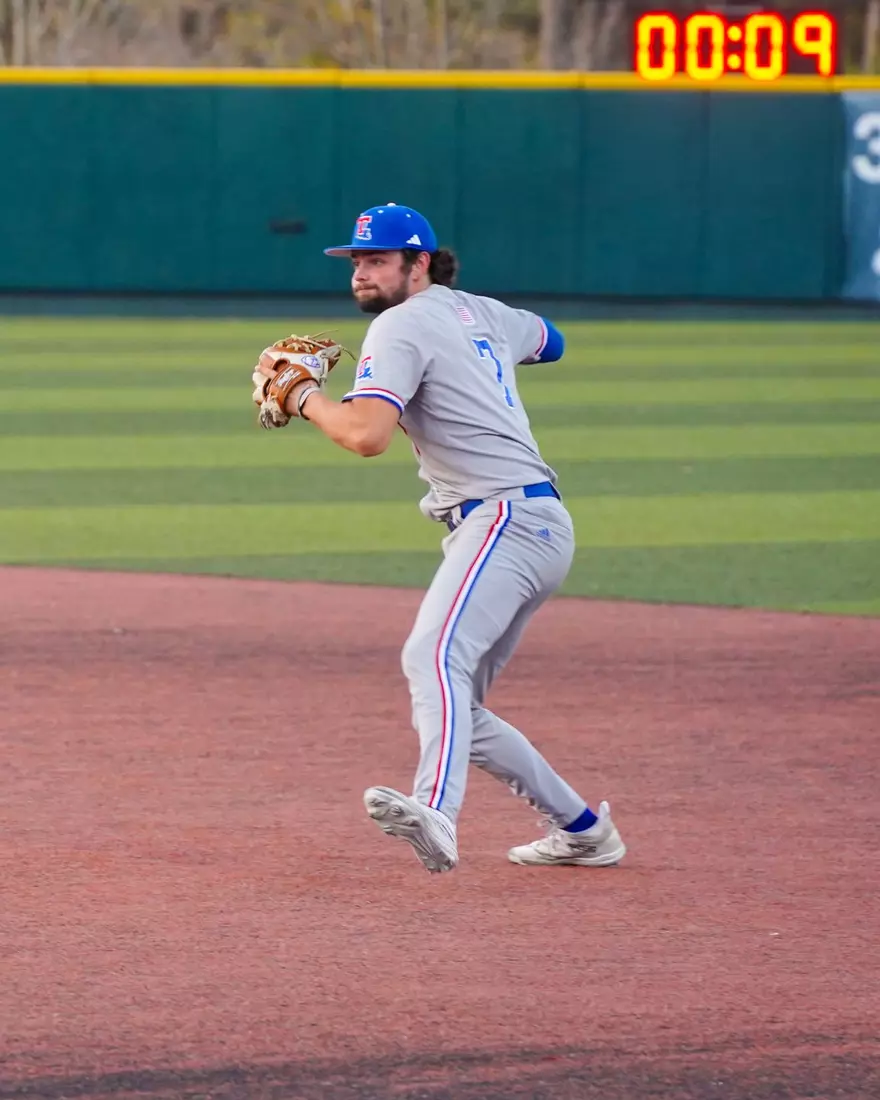 Bulldogs hold on to take series opener from Bearkats, 6-5