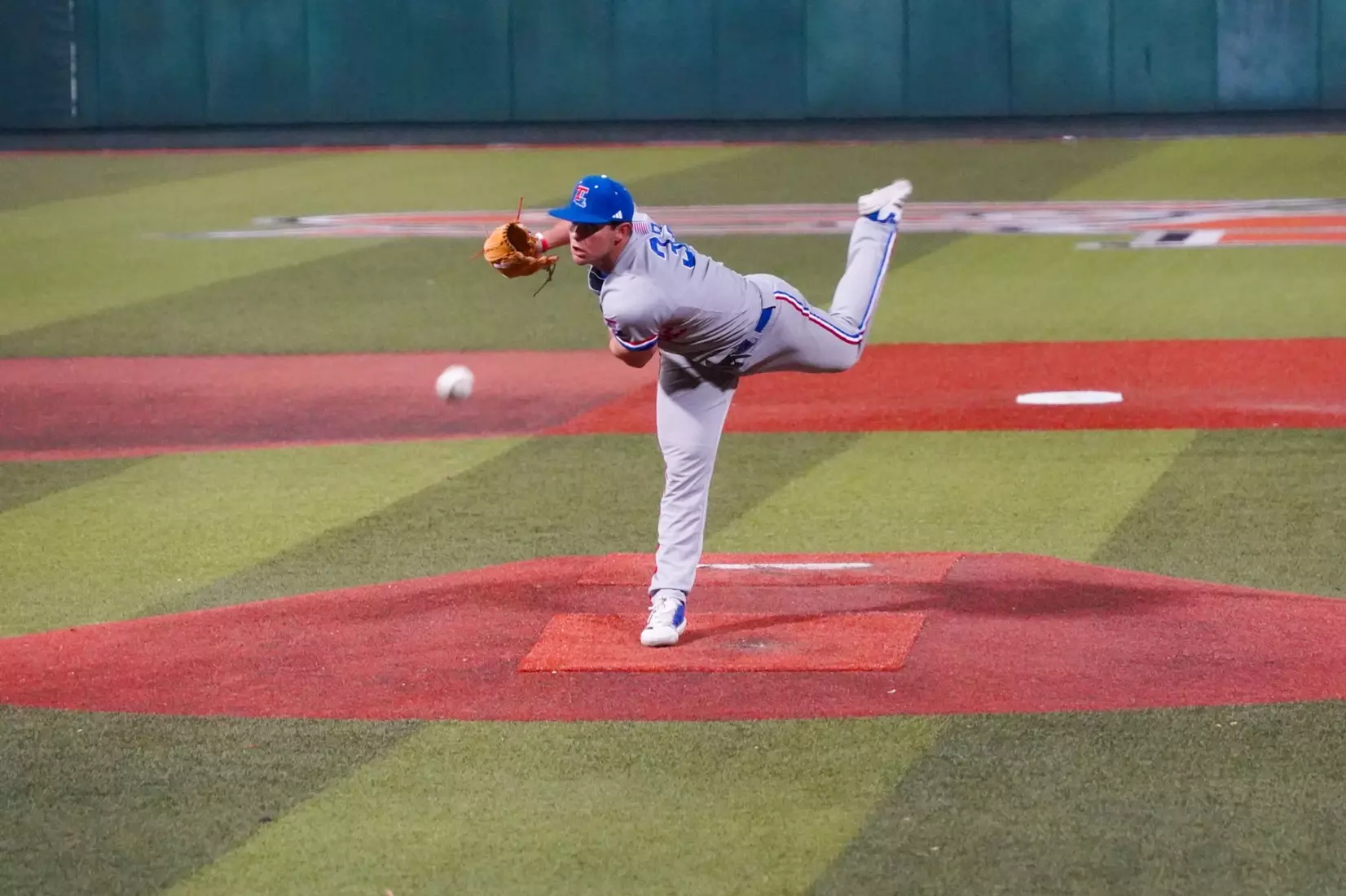 Bulldogs hold on to take series opener from Bearkats, 6-5