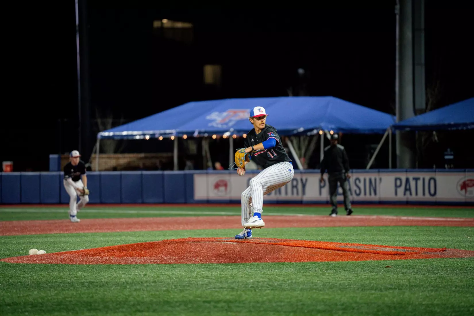 Bulldogs overpower Colonels, 19-0, in seven innings