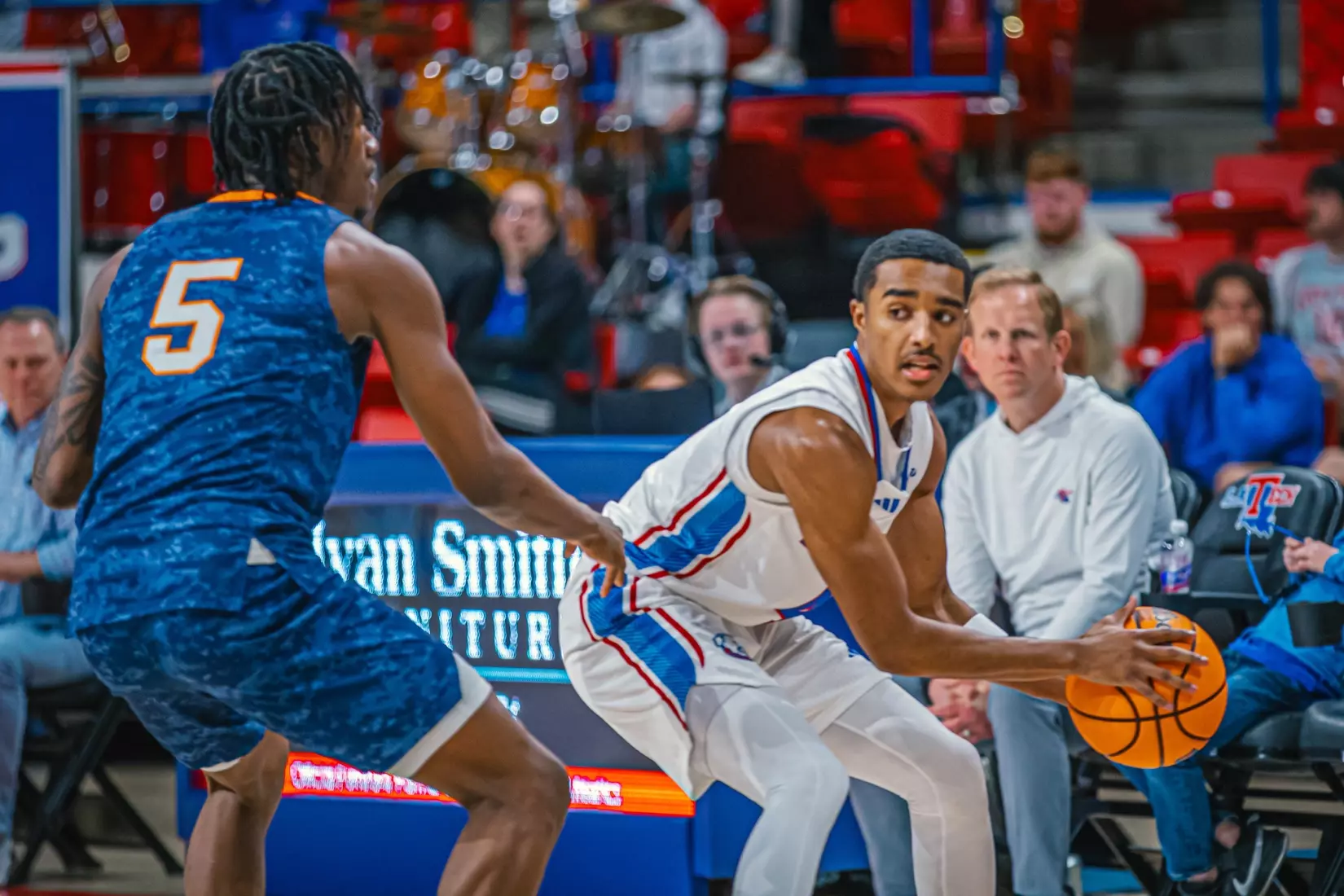 Bulldogs end regular season with 76-58 victory over Miners