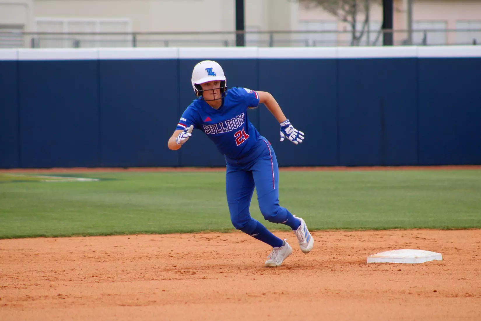 Bulldogs defeat Panthers 5-4 in series finale.