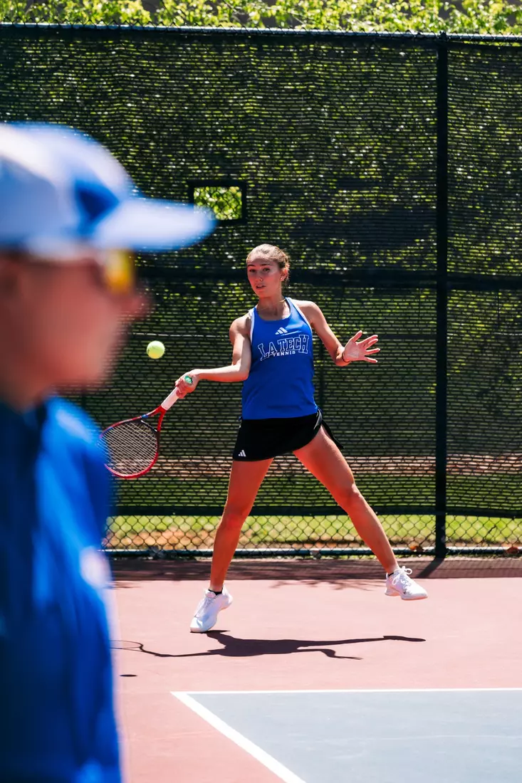 Bulldogs blank Lady Toppers, 4-0, advance to CUSA Tournament semifinals