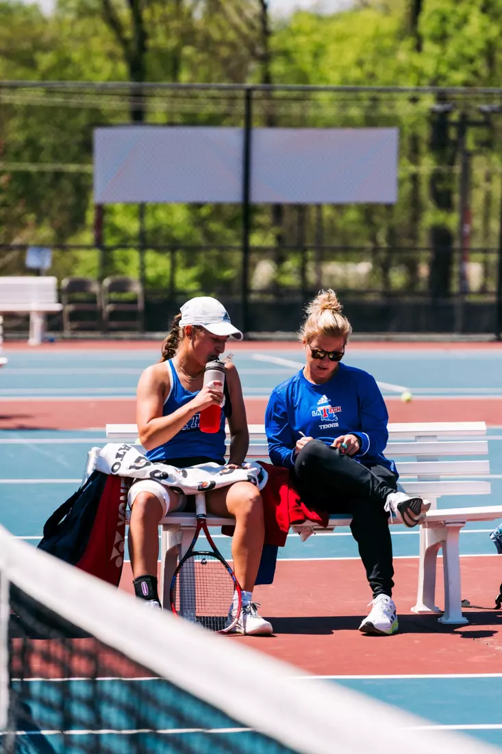 Bulldogs blank Lady Toppers, 4-0, advance to CUSA Tournament semifinals