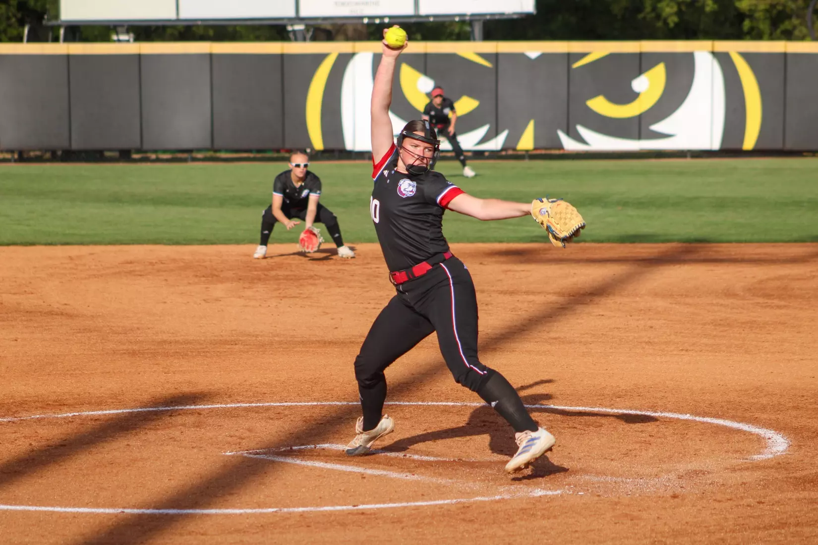 Bulldogs blank Owls 4-0 in series opener.