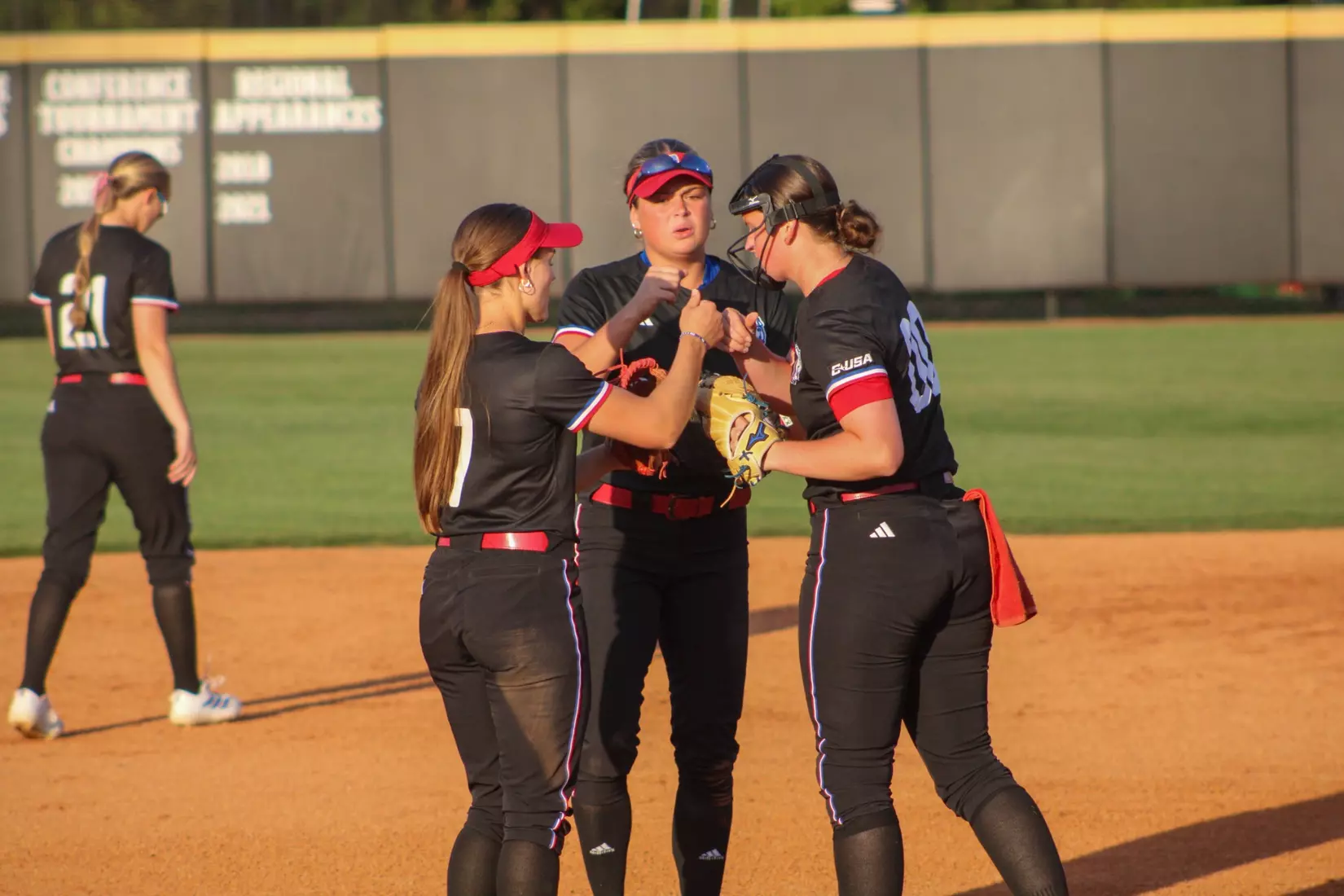 Bulldogs blank Owls 4-0 in series opener.
