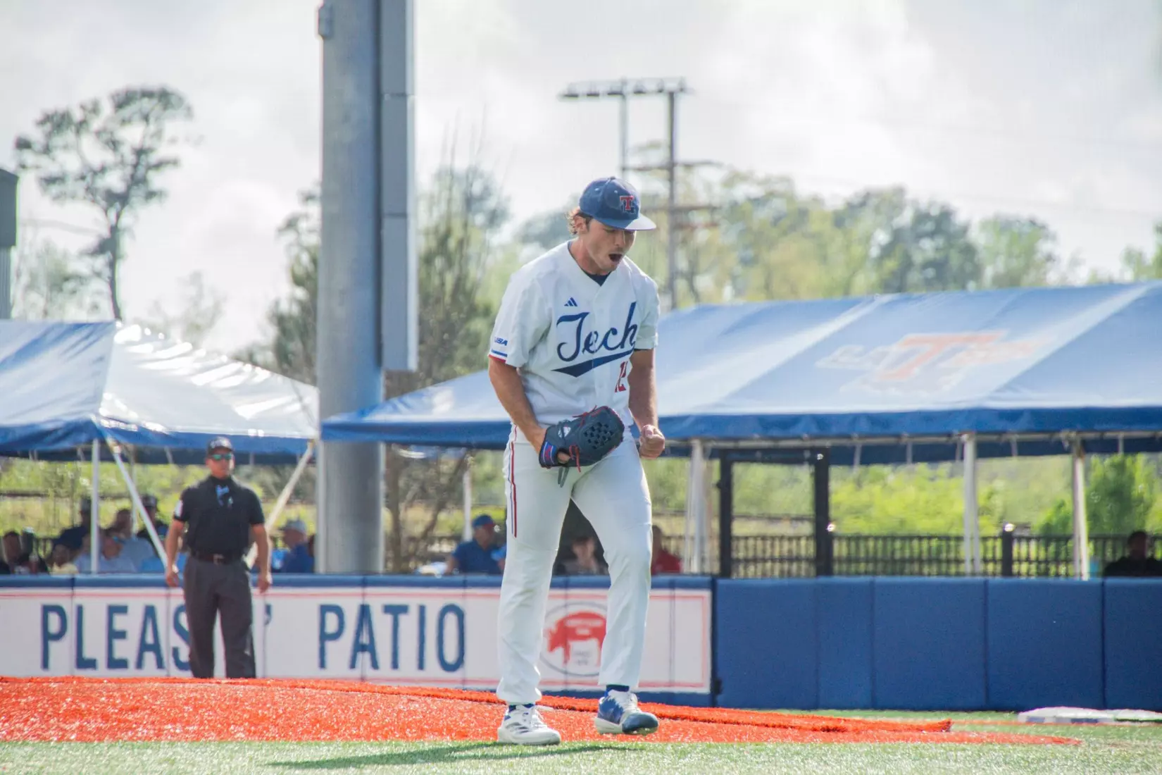 Luke Cooley dominates on the mound, Bulldogs even series with Owls after 7-3 victory