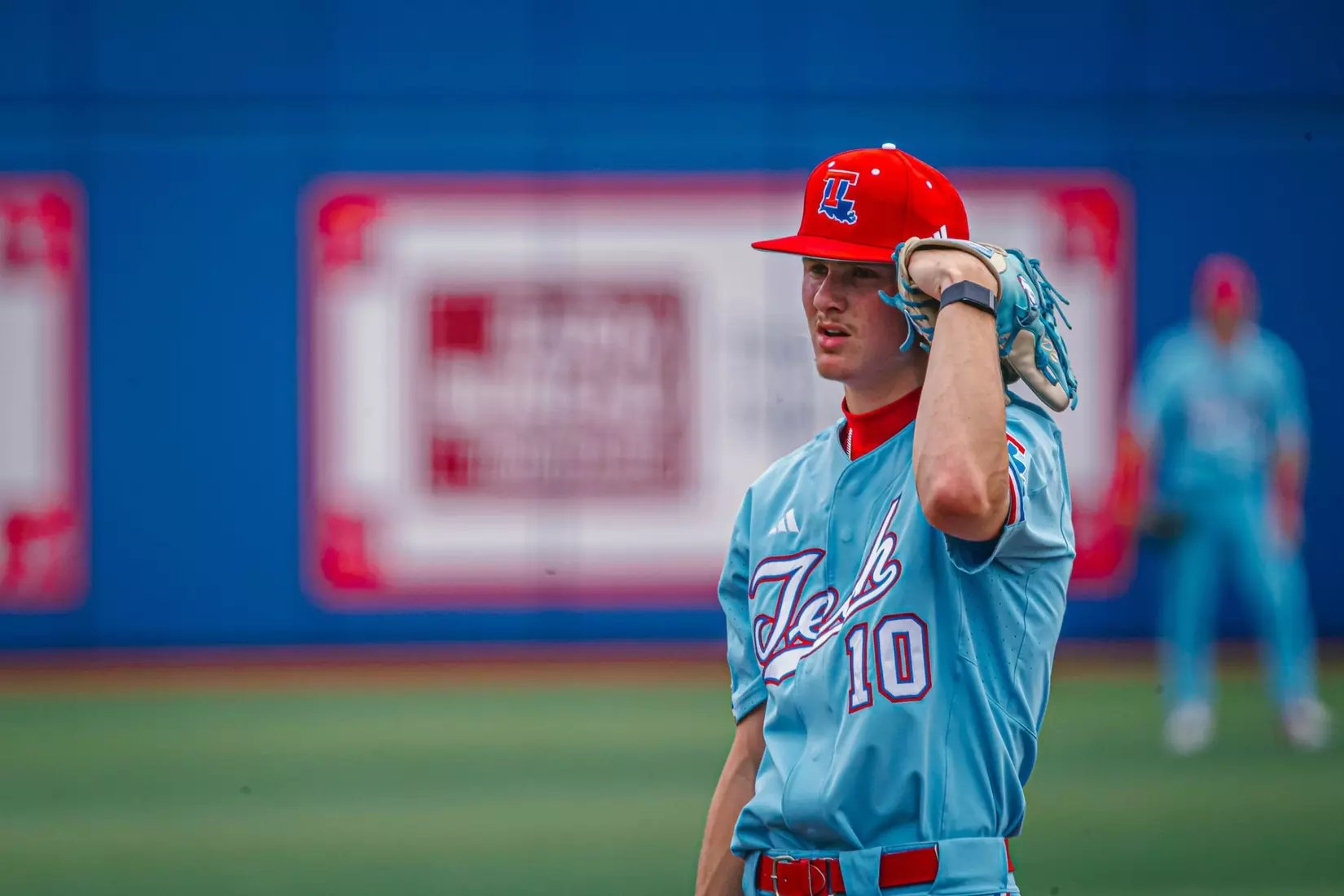 Bulldogs clinch series over Owls with 9-2 win