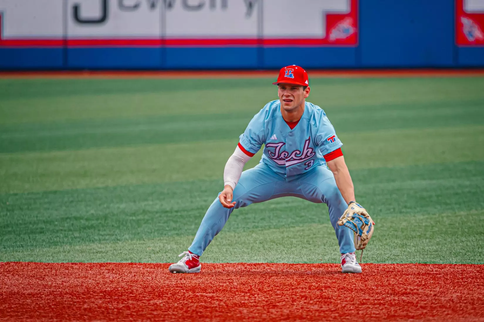 Bulldogs clinch series over Owls with 9-2 win