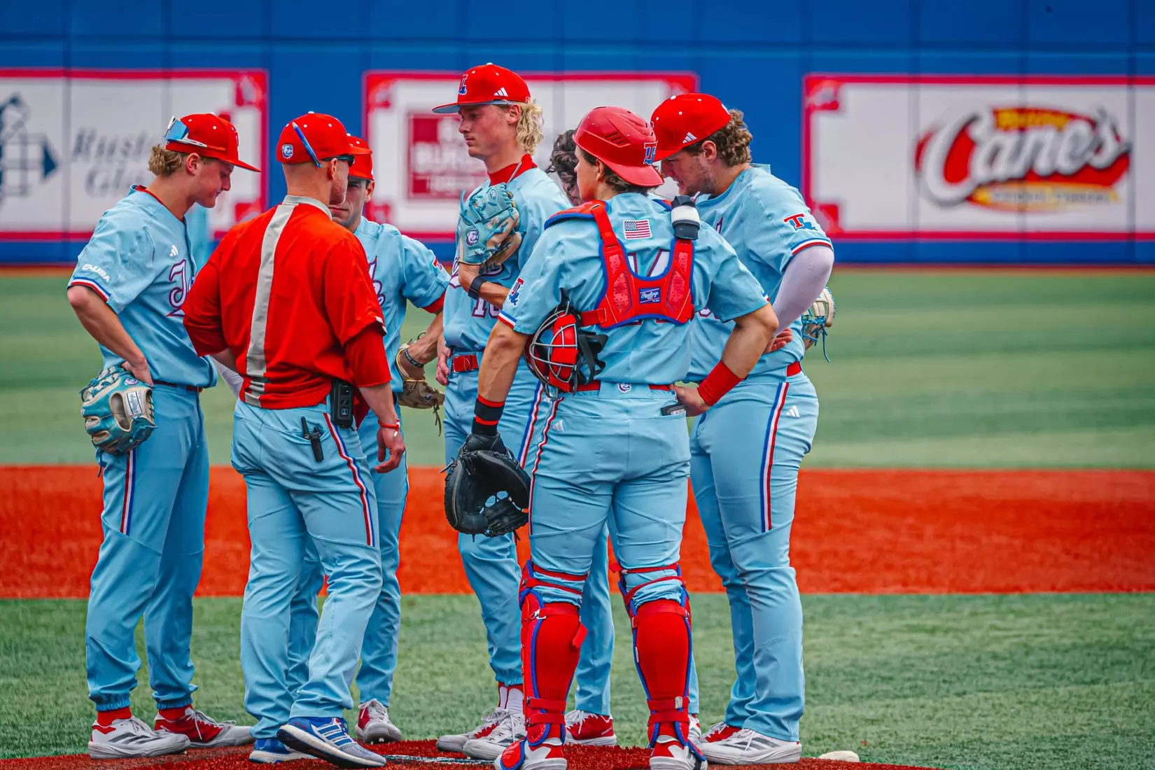 Bulldogs clinch series over Owls with 9-2 win
