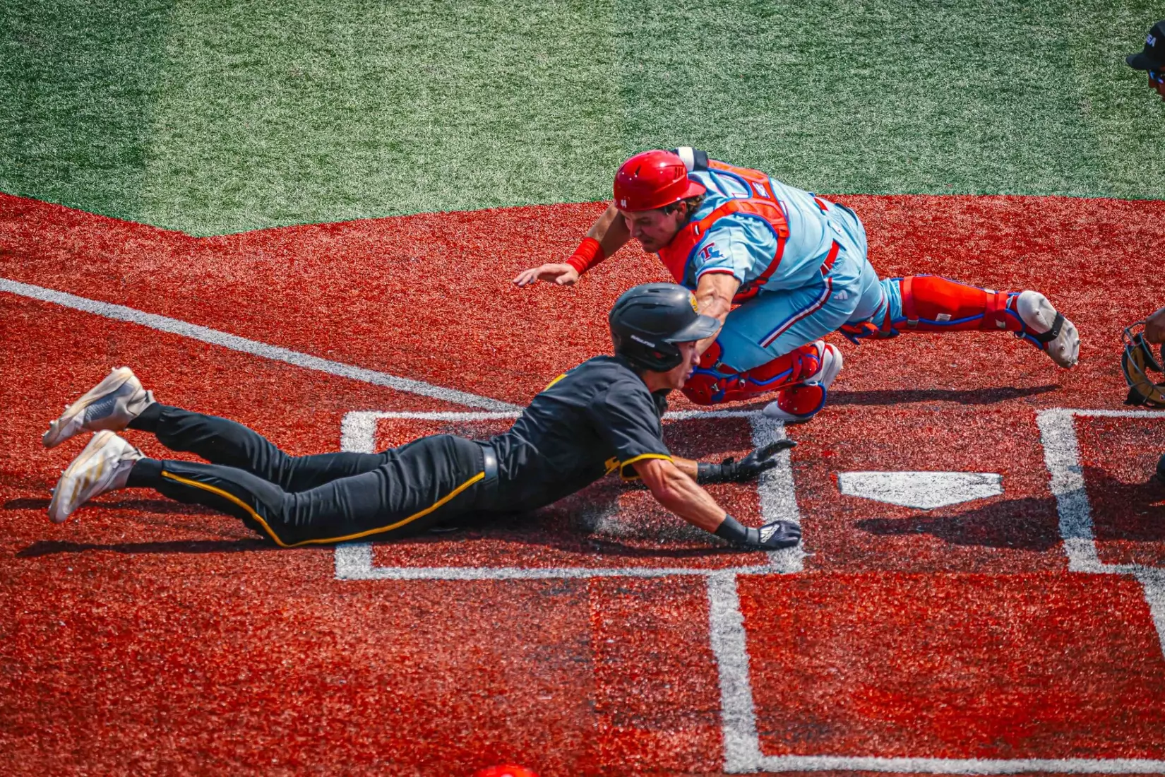Bulldogs clinch series over Owls with 9-2 win