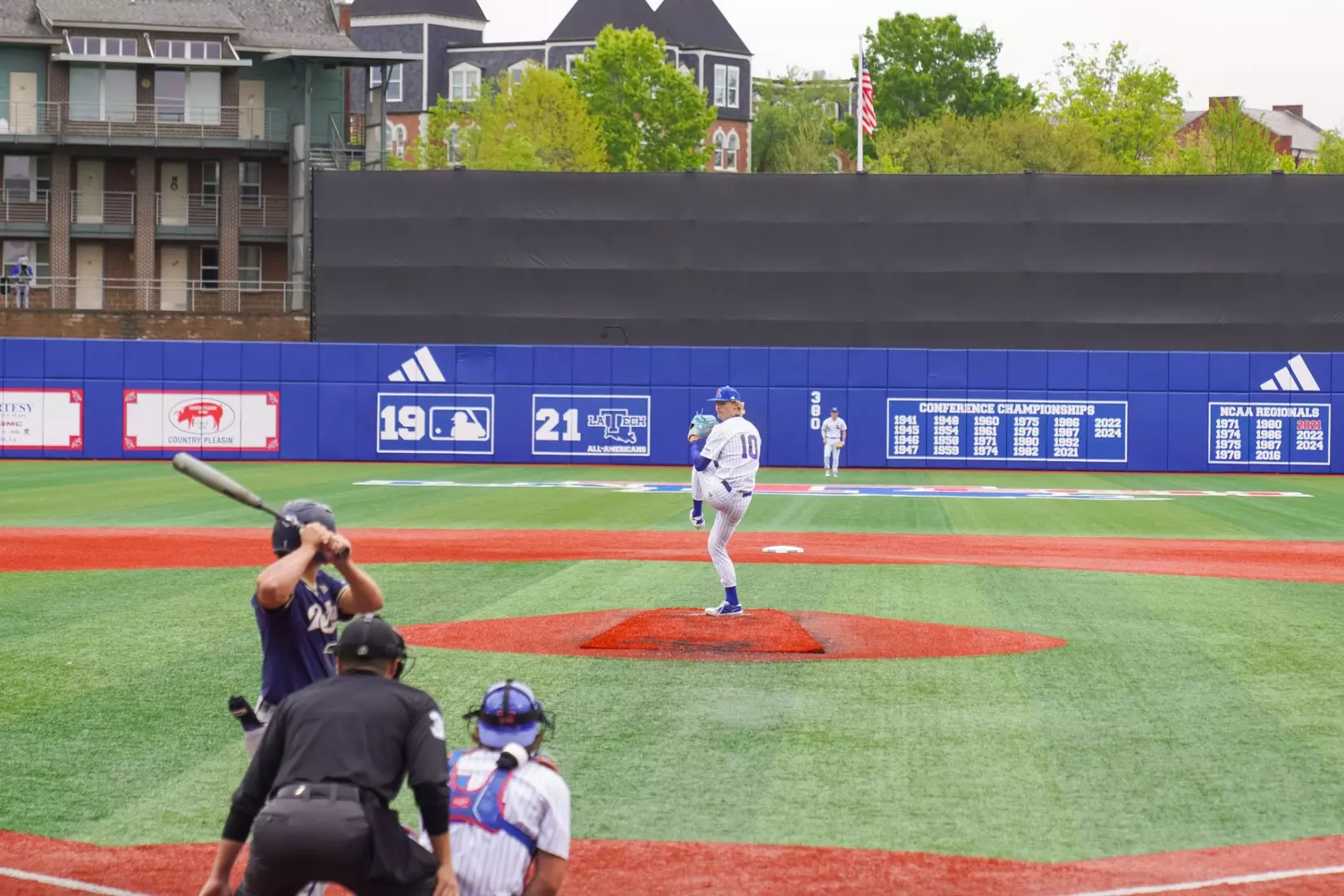 Four homers lift Bulldogs to series win over Panthers