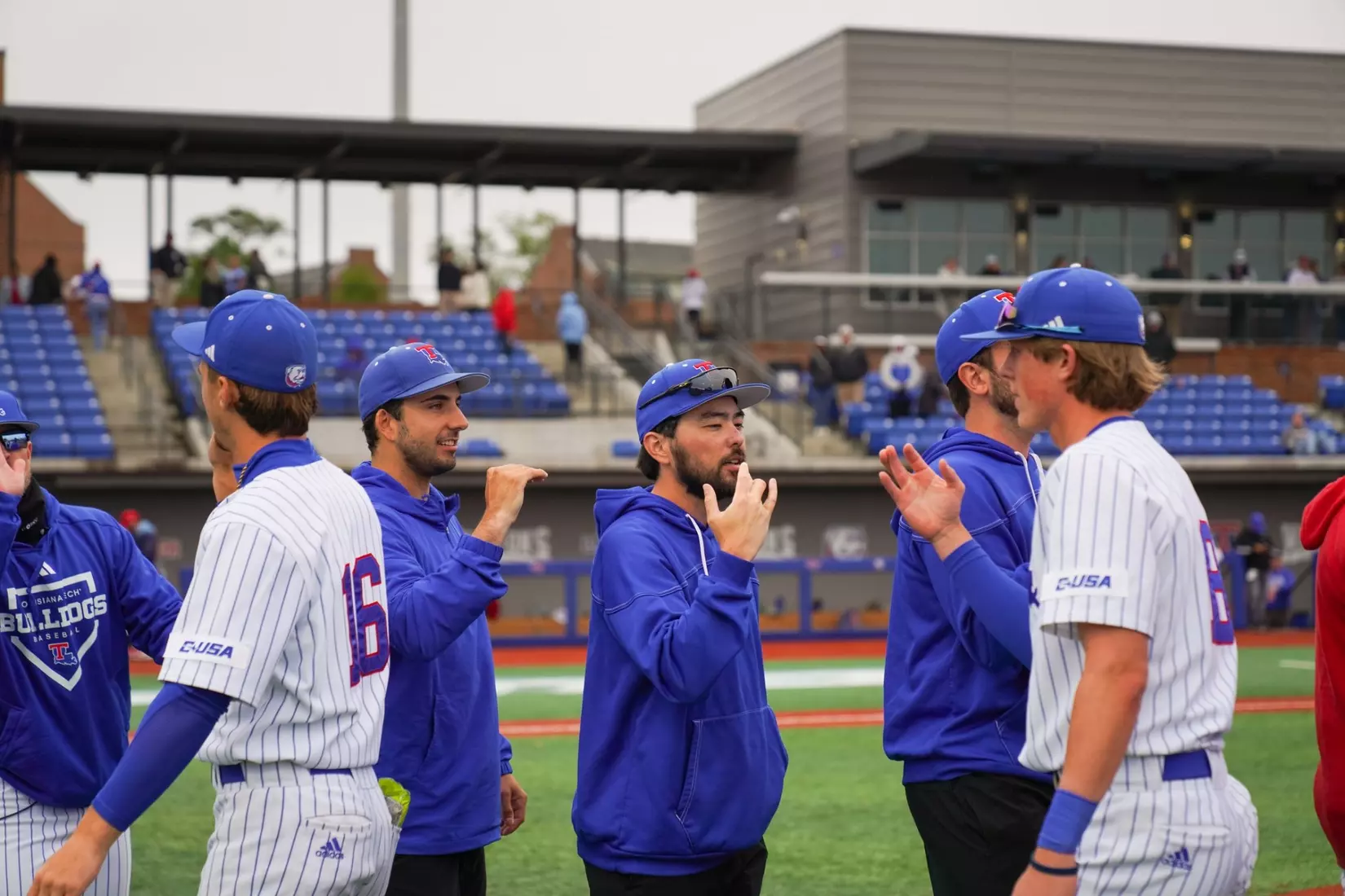 Four homers lift Bulldogs to series win over Panthers