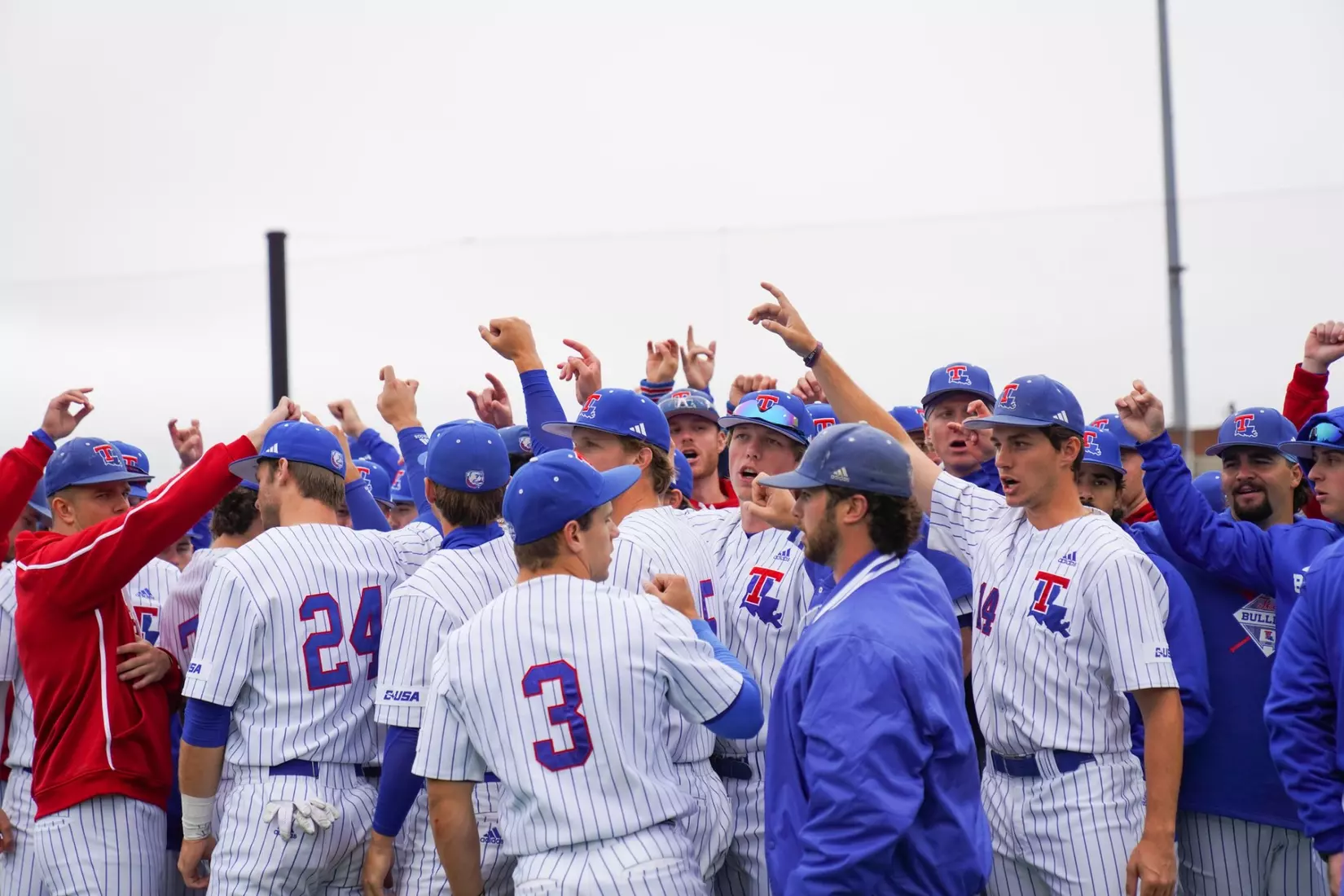 Four homers lift Bulldogs to series win over Panthers