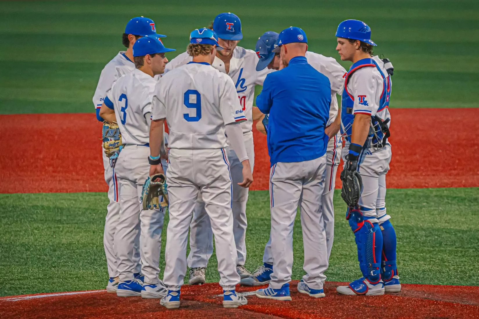Bulldogs walk off Flames, 7-6, in the series opener at the Love Shack