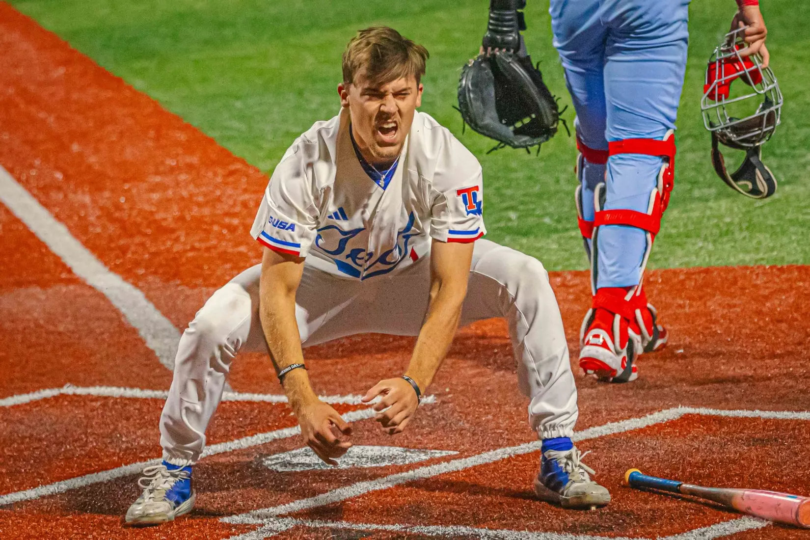 Bulldogs walk off Flames, 7-6, in the series opener at the Love Shack