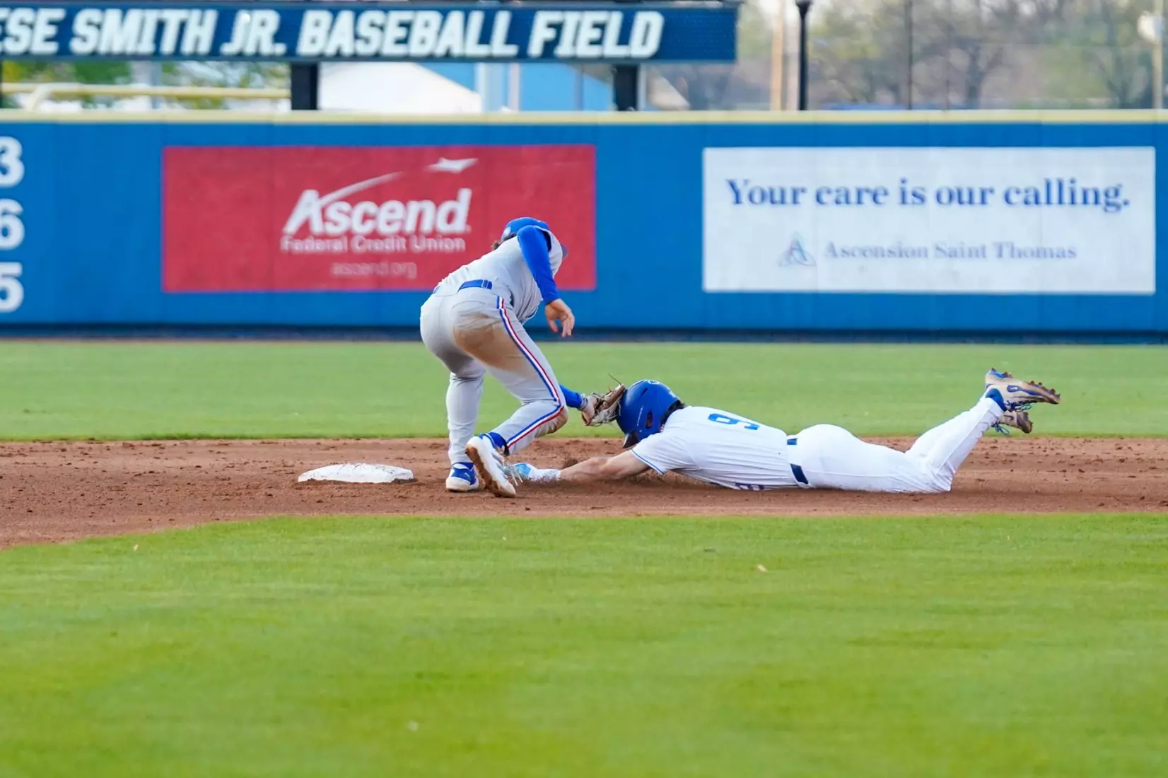 Trey Hawsey homers twice as Bulldogs take series opener from Blue Raiders