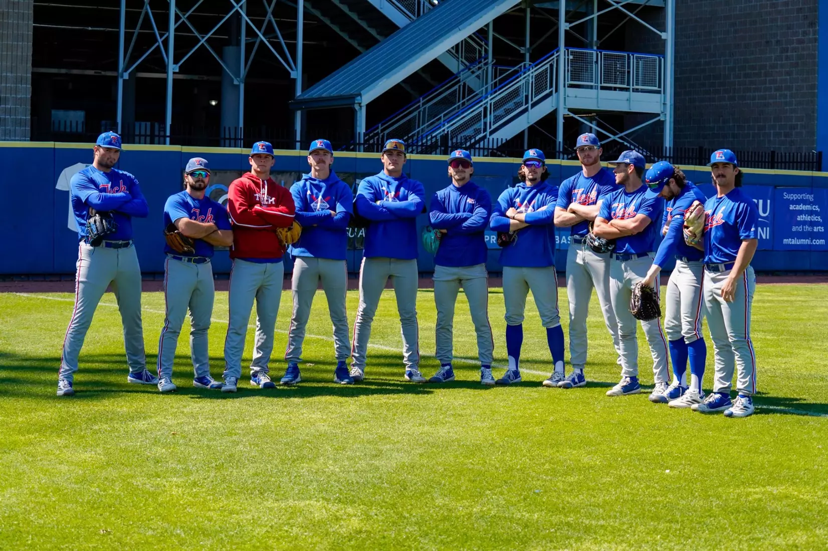 Bulldogs use huge rally in the ninth to defeat Blue Raiders, 10-8