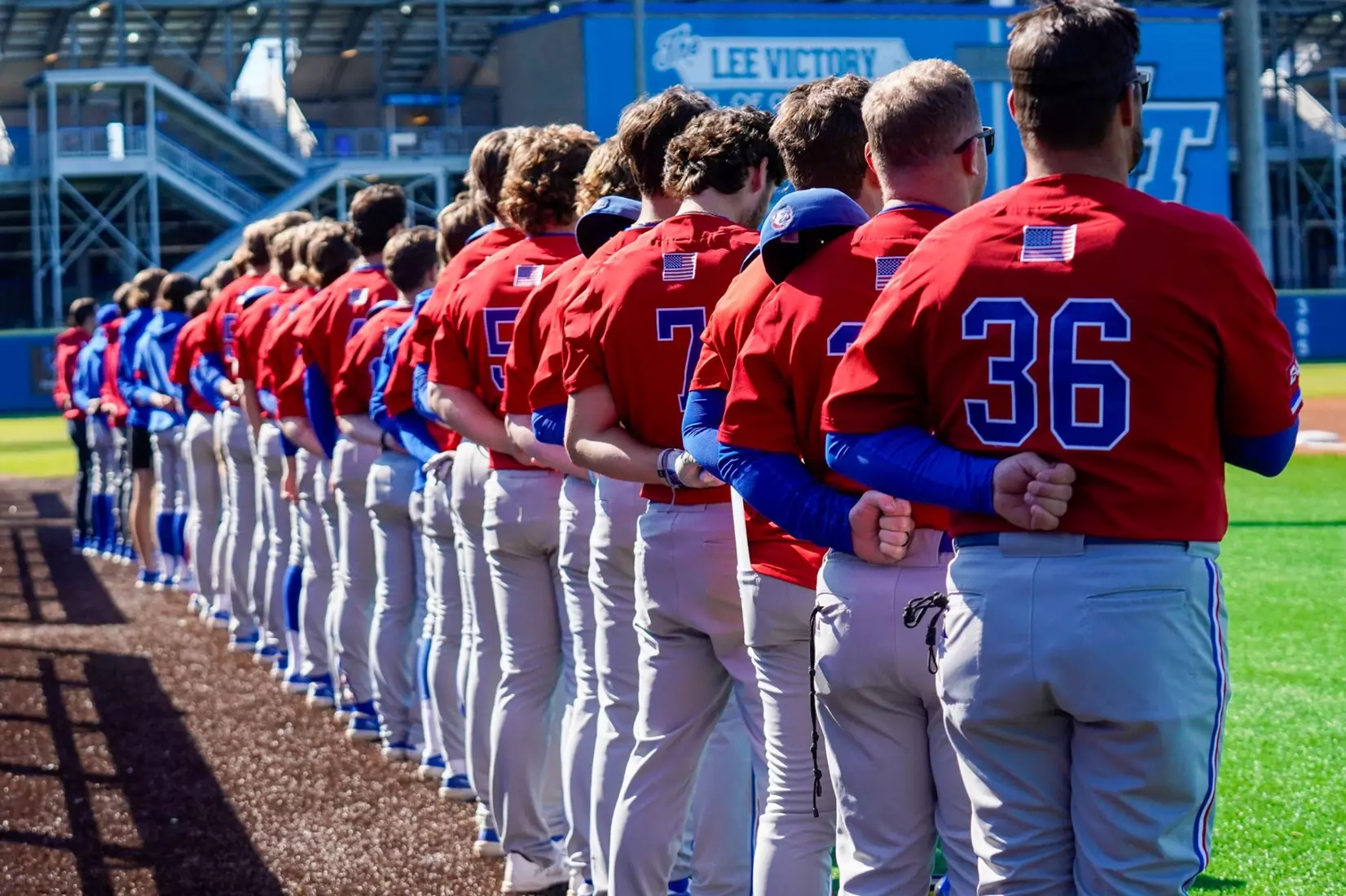 Bulldogs use huge rally in the ninth to defeat Blue Raiders, 10-8
