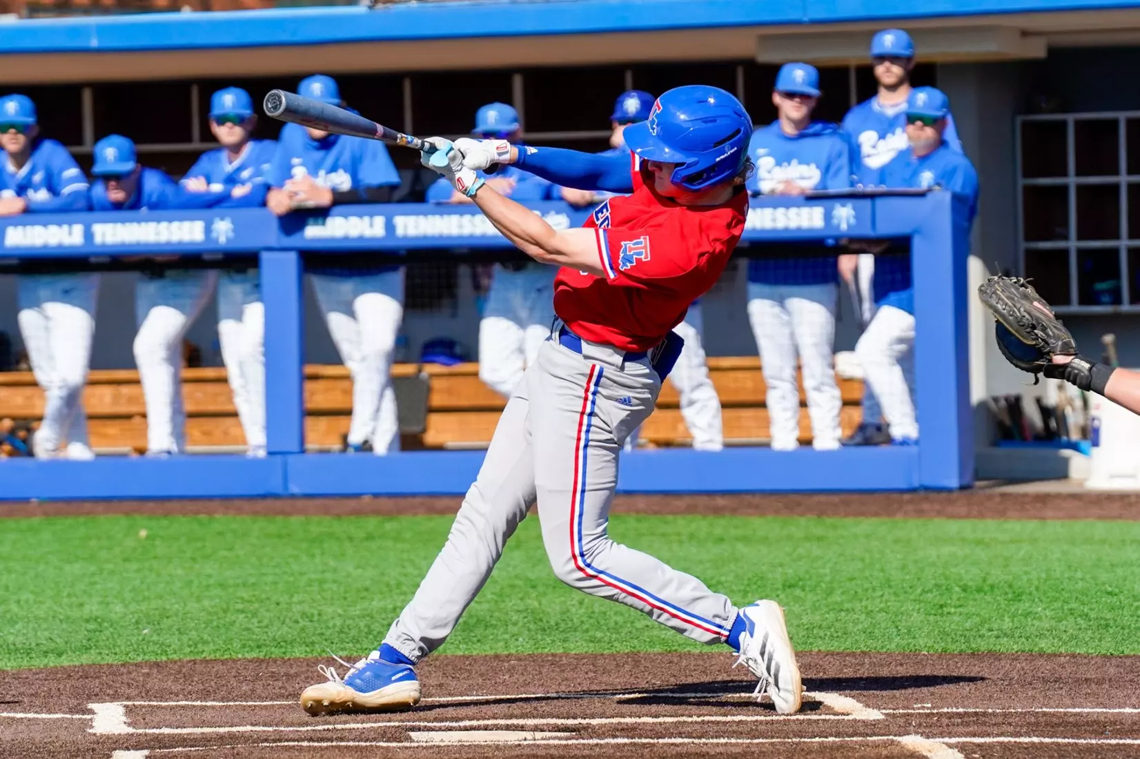 Bulldogs use huge rally in the ninth to defeat Blue Raiders, 10-8