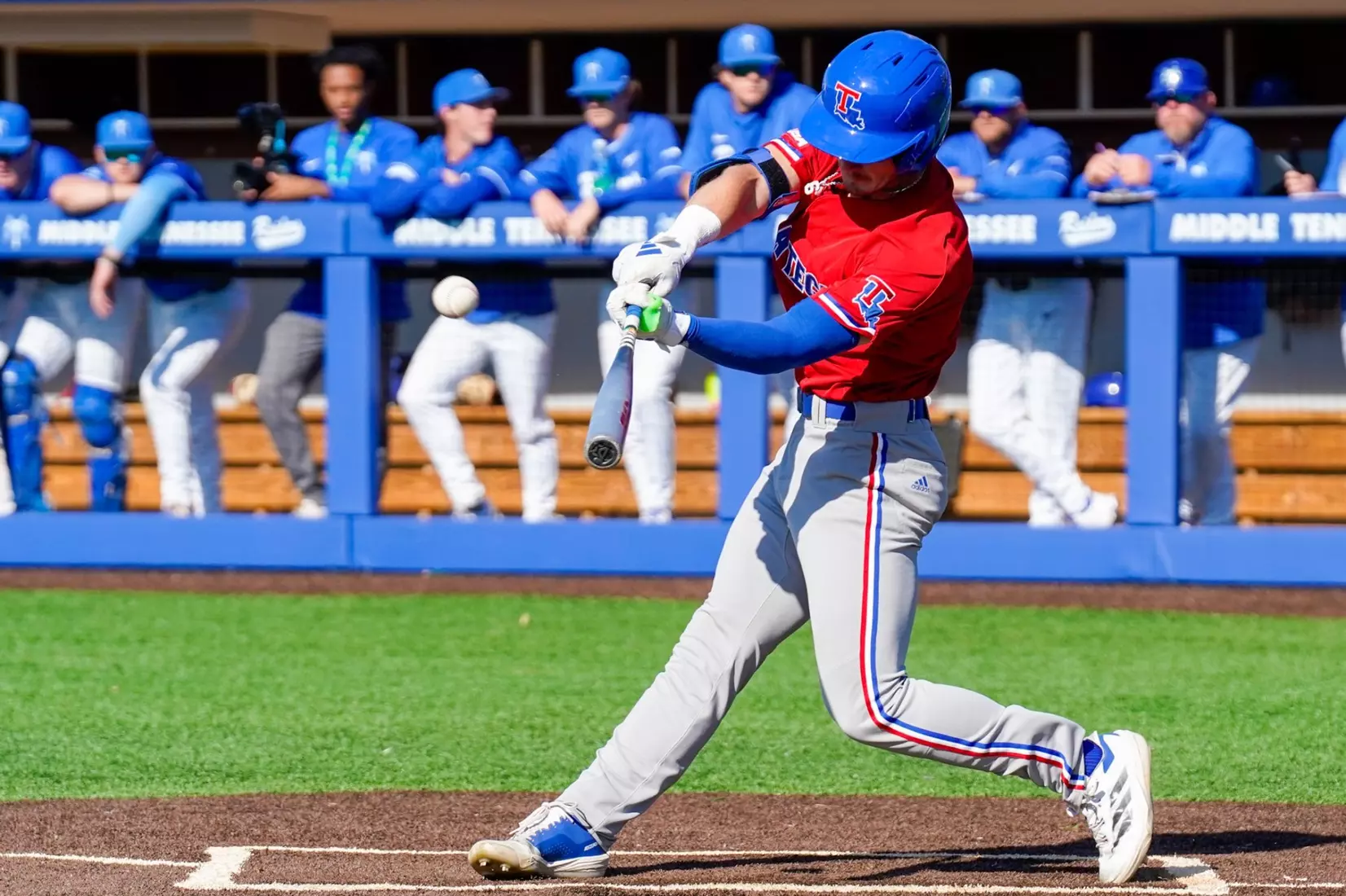 Bulldogs use huge rally in the ninth to defeat Blue Raiders, 10-8