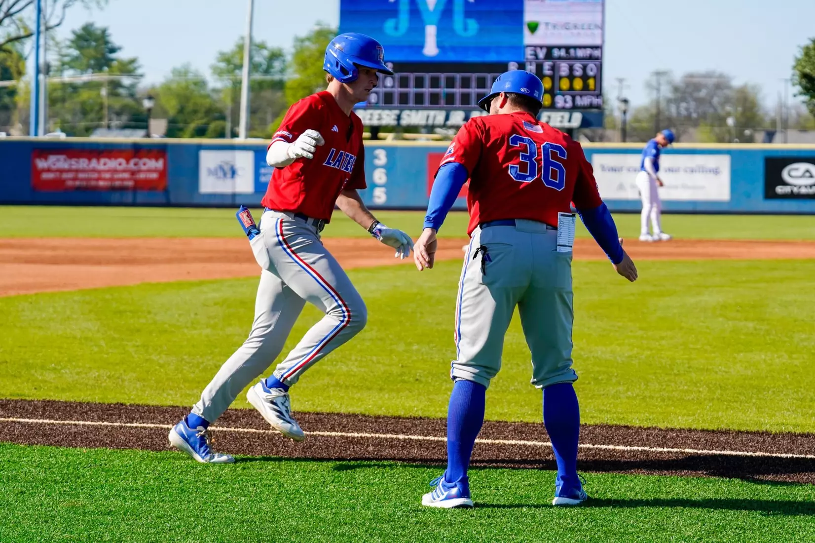 Bulldogs use huge rally in the ninth to defeat Blue Raiders, 10-8
