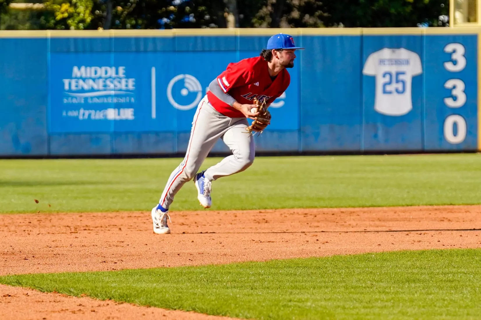 Bulldogs use huge rally in the ninth to defeat Blue Raiders, 10-8