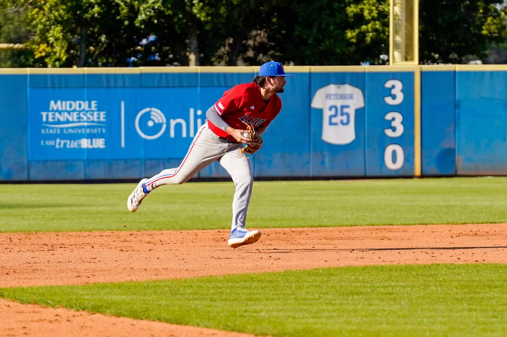 Bulldogs use huge rally in the ninth to defeat Blue Raiders, 10-8