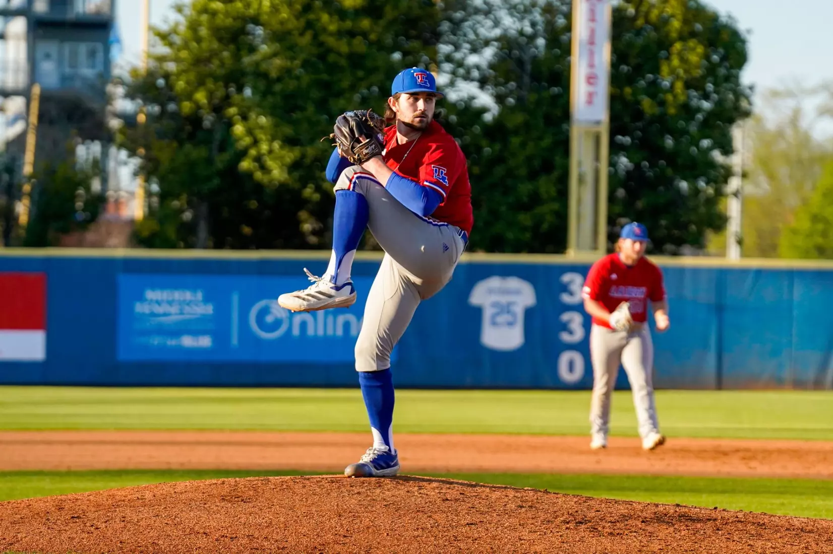 Bulldogs use huge rally in the ninth to defeat Blue Raiders, 10-8