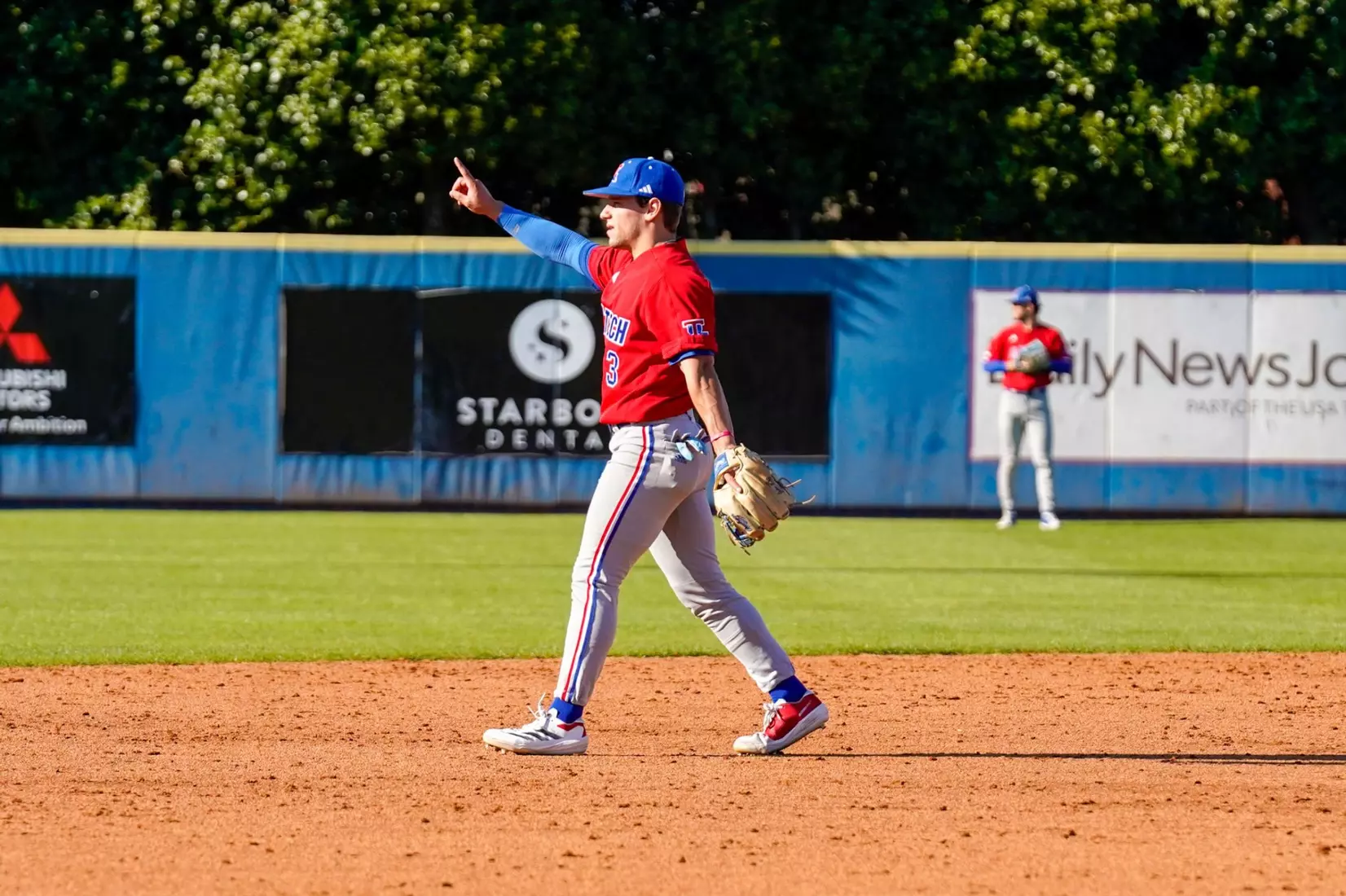 Bulldogs use huge rally in the ninth to defeat Blue Raiders, 10-8