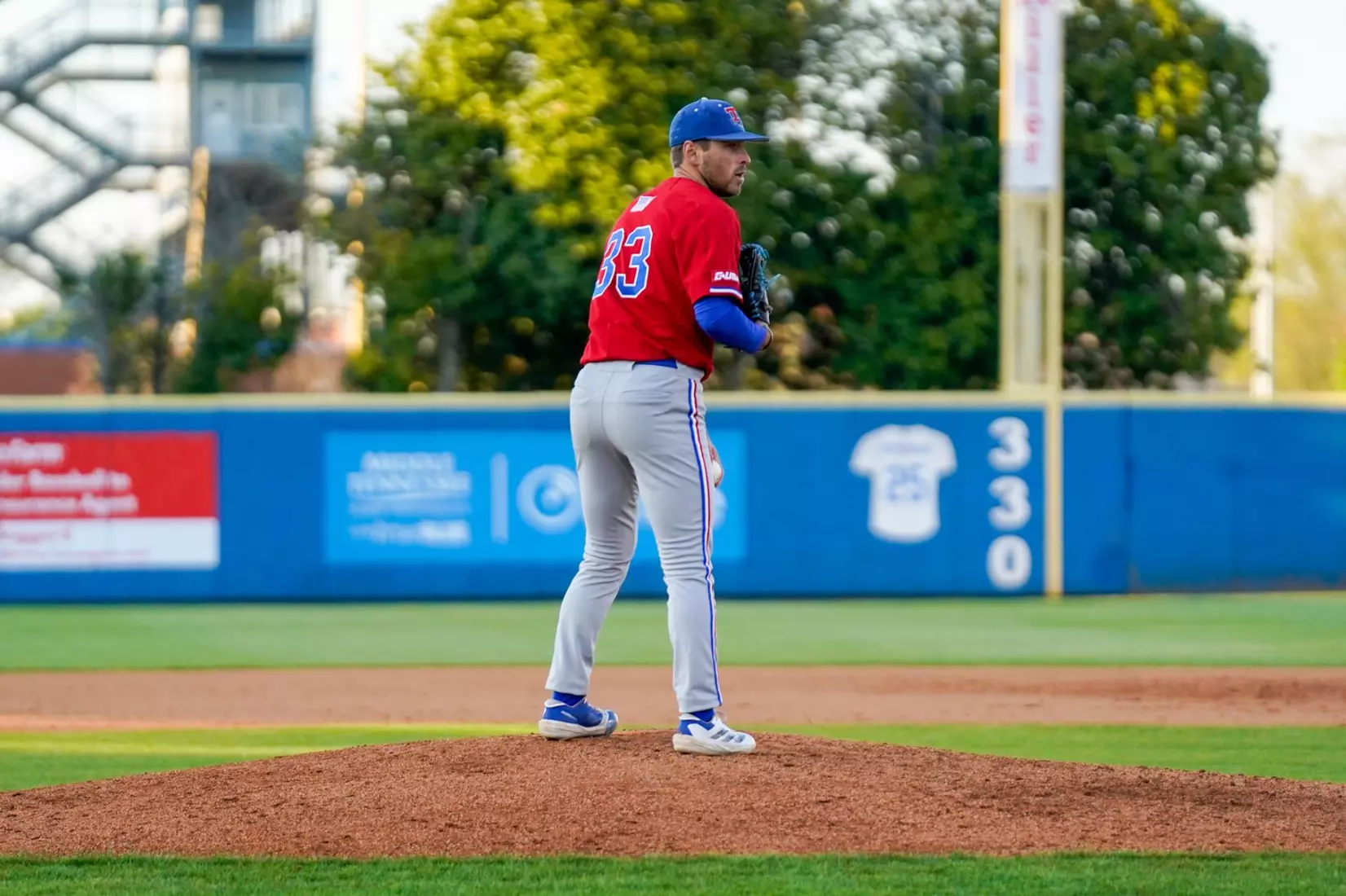 Bulldogs use huge rally in the ninth to defeat Blue Raiders, 10-8