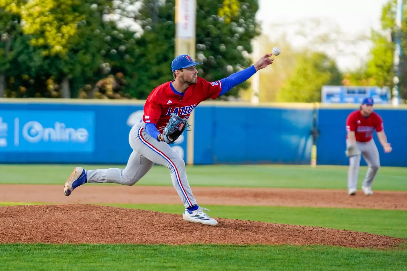 Bulldogs use huge rally in the ninth to defeat Blue Raiders, 10-8