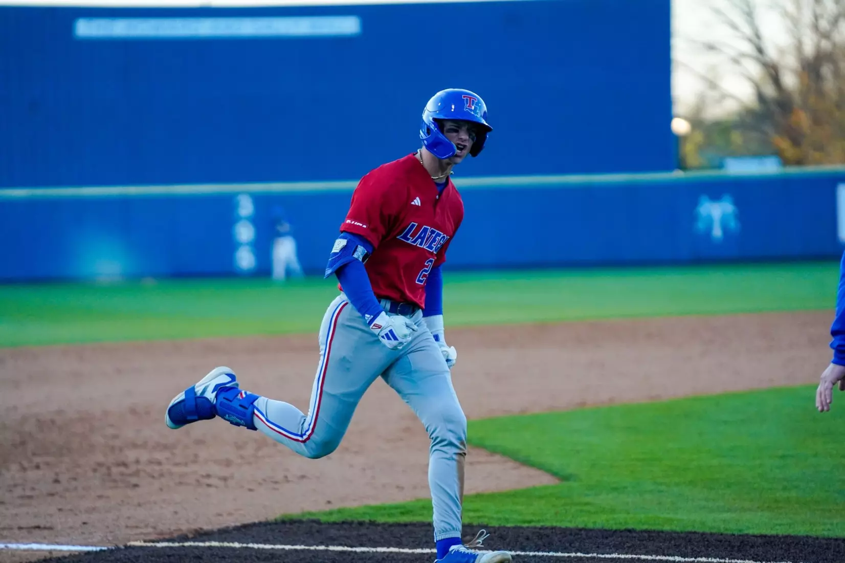 Bulldogs use huge rally in the ninth to defeat Blue Raiders, 10-8