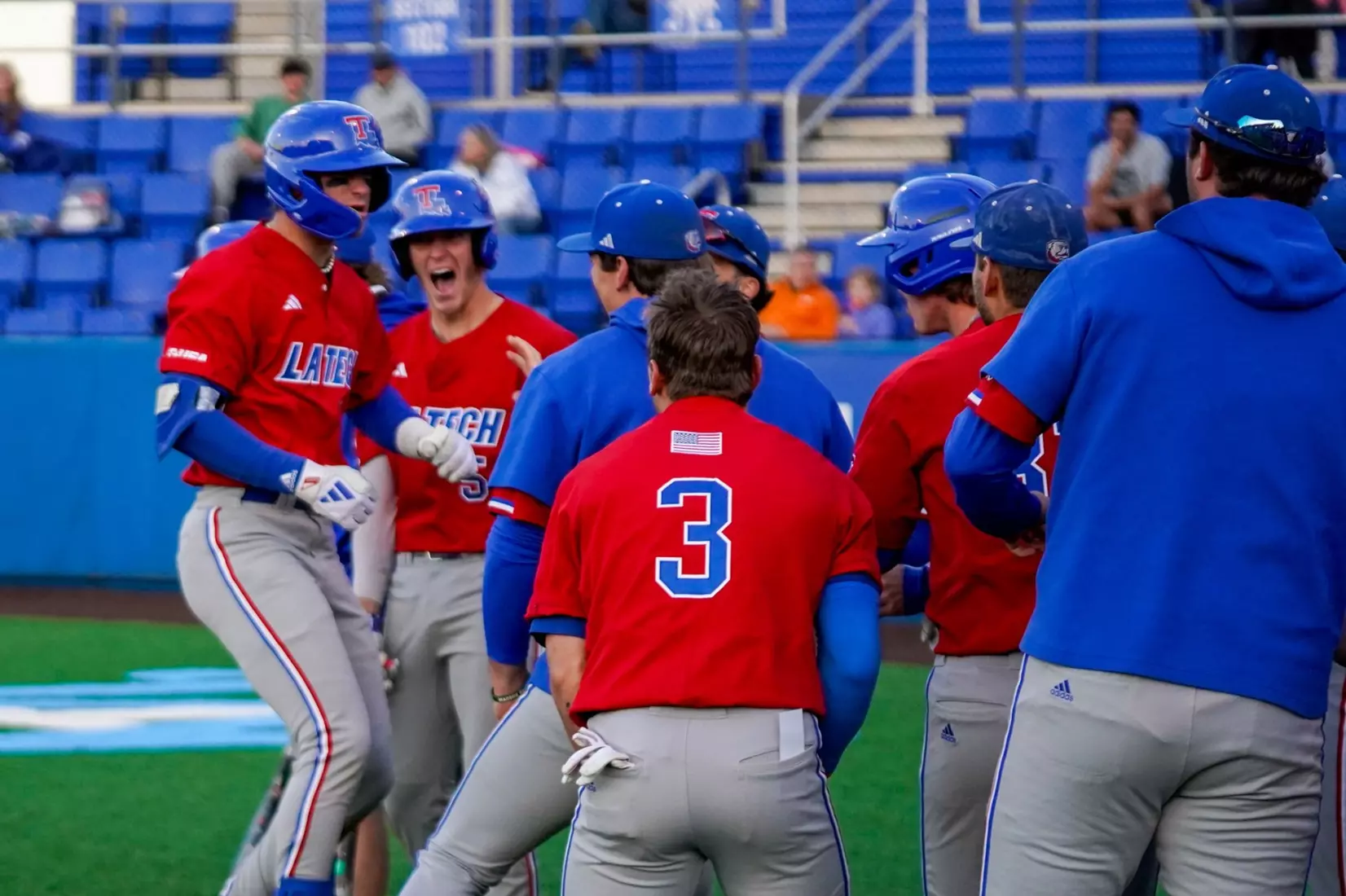 Bulldogs use huge rally in the ninth to defeat Blue Raiders, 10-8