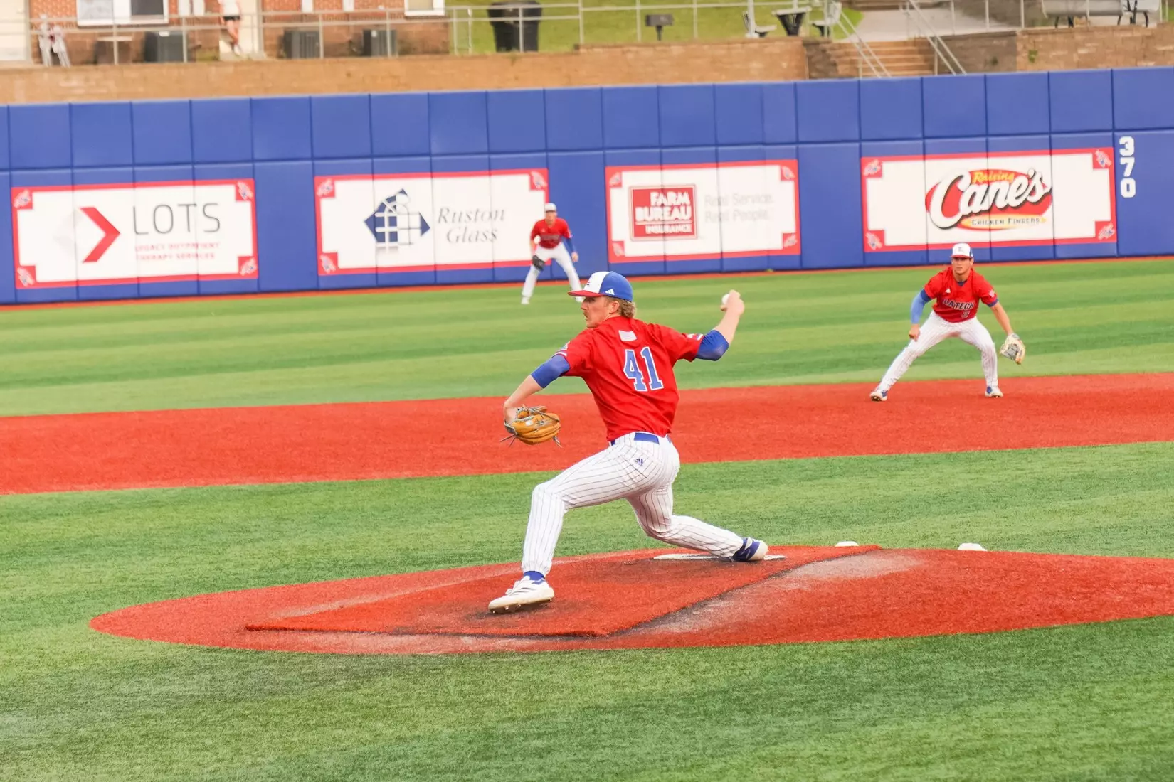Sebastian Mexico's two-homer day lifts Bulldogs past Golden Lions, 11-6