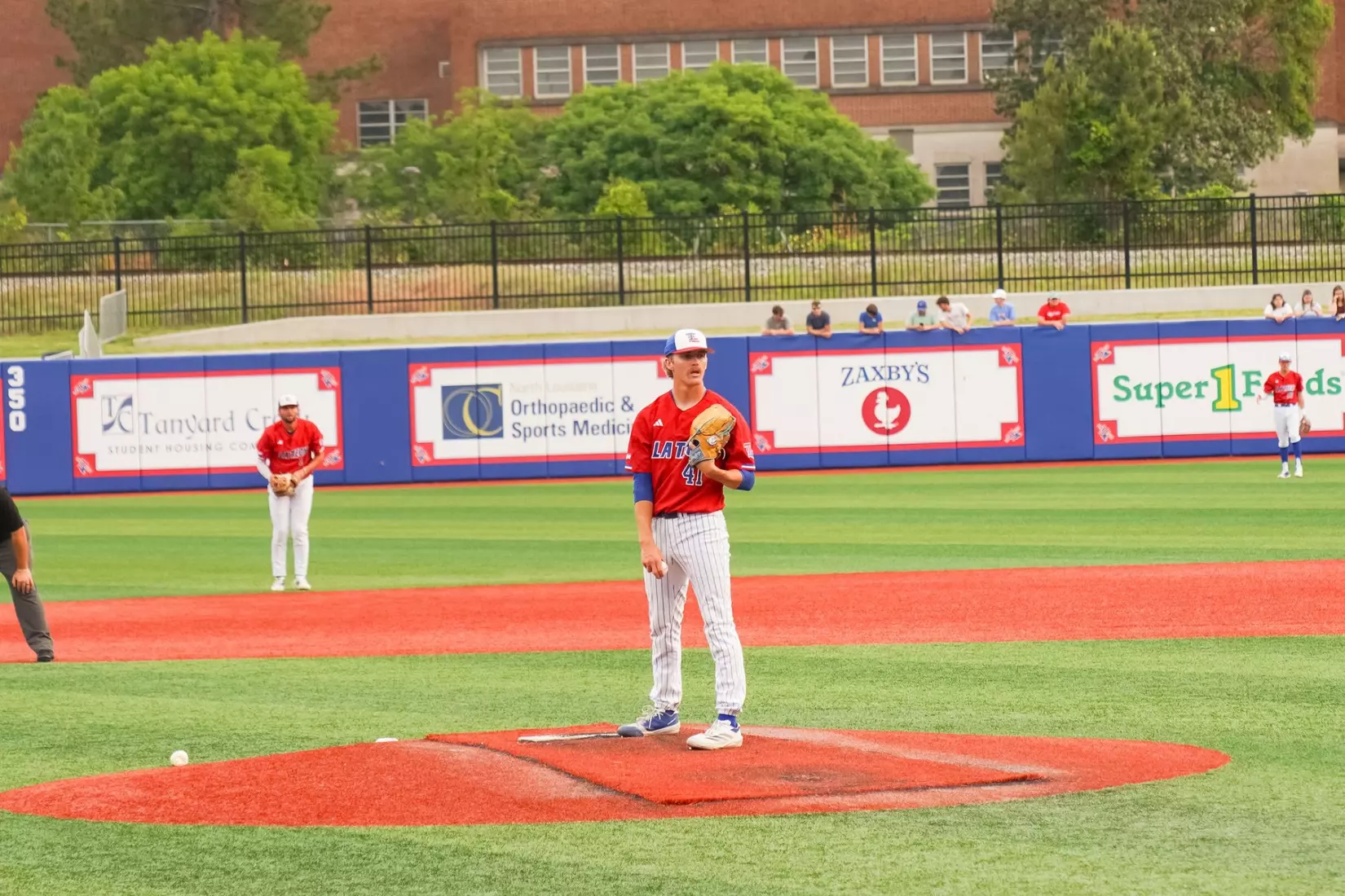 Sebastian Mexico's two-homer day lifts Bulldogs past Golden Lions, 11-6