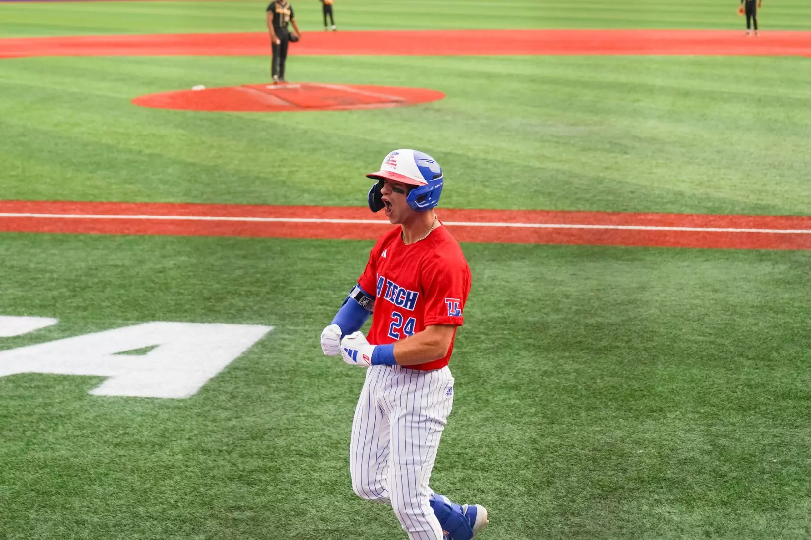 Sebastian Mexico's two-homer day lifts Bulldogs past Golden Lions, 11-6