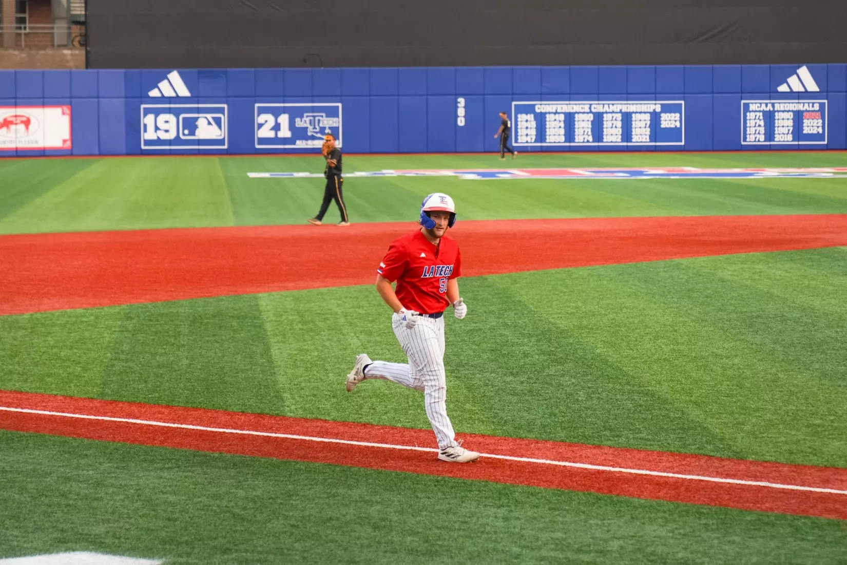 Sebastian Mexico's two-homer day lifts Bulldogs past Golden Lions, 11-6