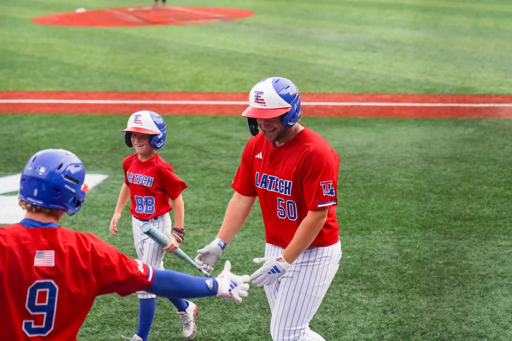 Sebastian Mexico's two-homer day lifts Bulldogs past Golden Lions, 11-6