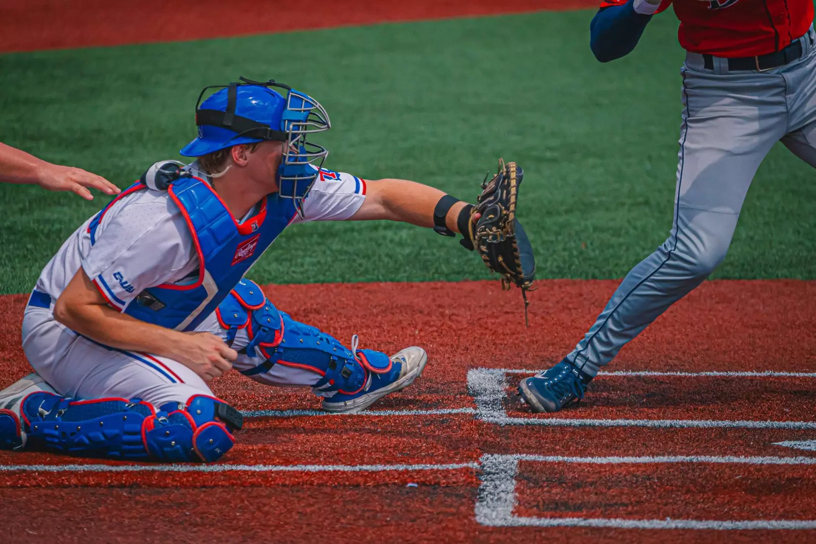 Bulldogs rout Patriots, 10-3, to force Sunday rubber match