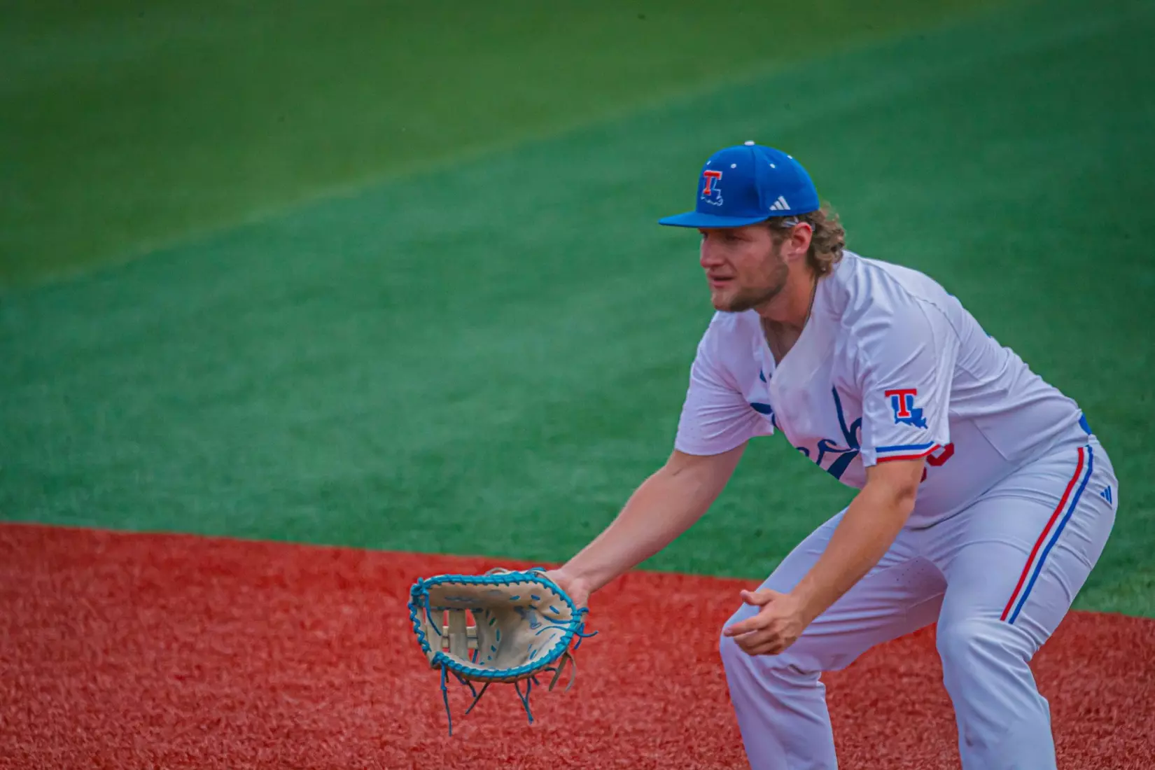 Bulldogs rout Patriots, 10-3, to force Sunday rubber match