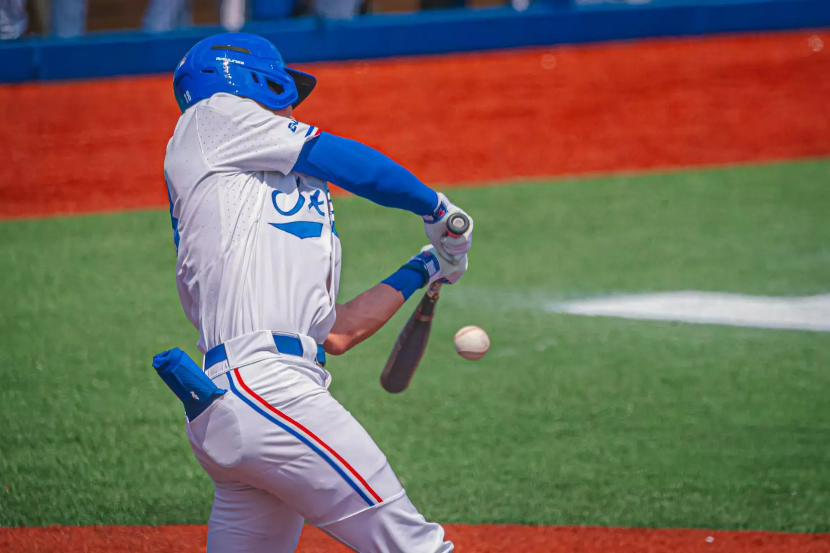 Bulldogs rout Patriots, 10-3, to force Sunday rubber match