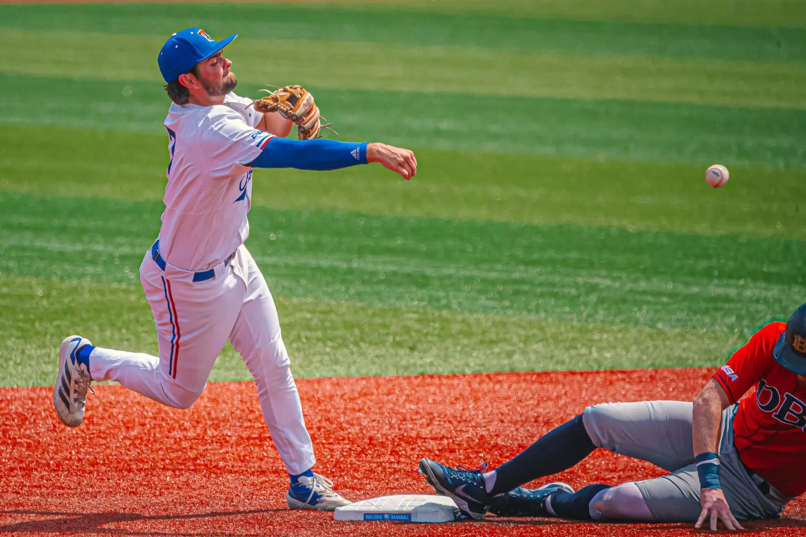 Bulldogs rout Patriots, 10-3, to force Sunday rubber match