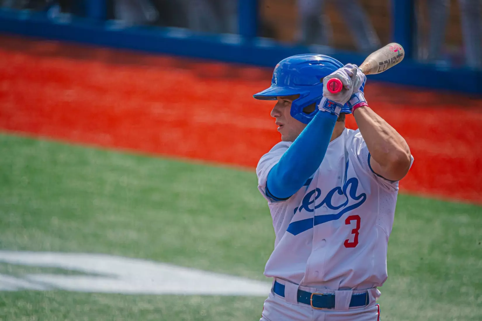 Bulldogs rout Patriots, 10-3, to force Sunday rubber match