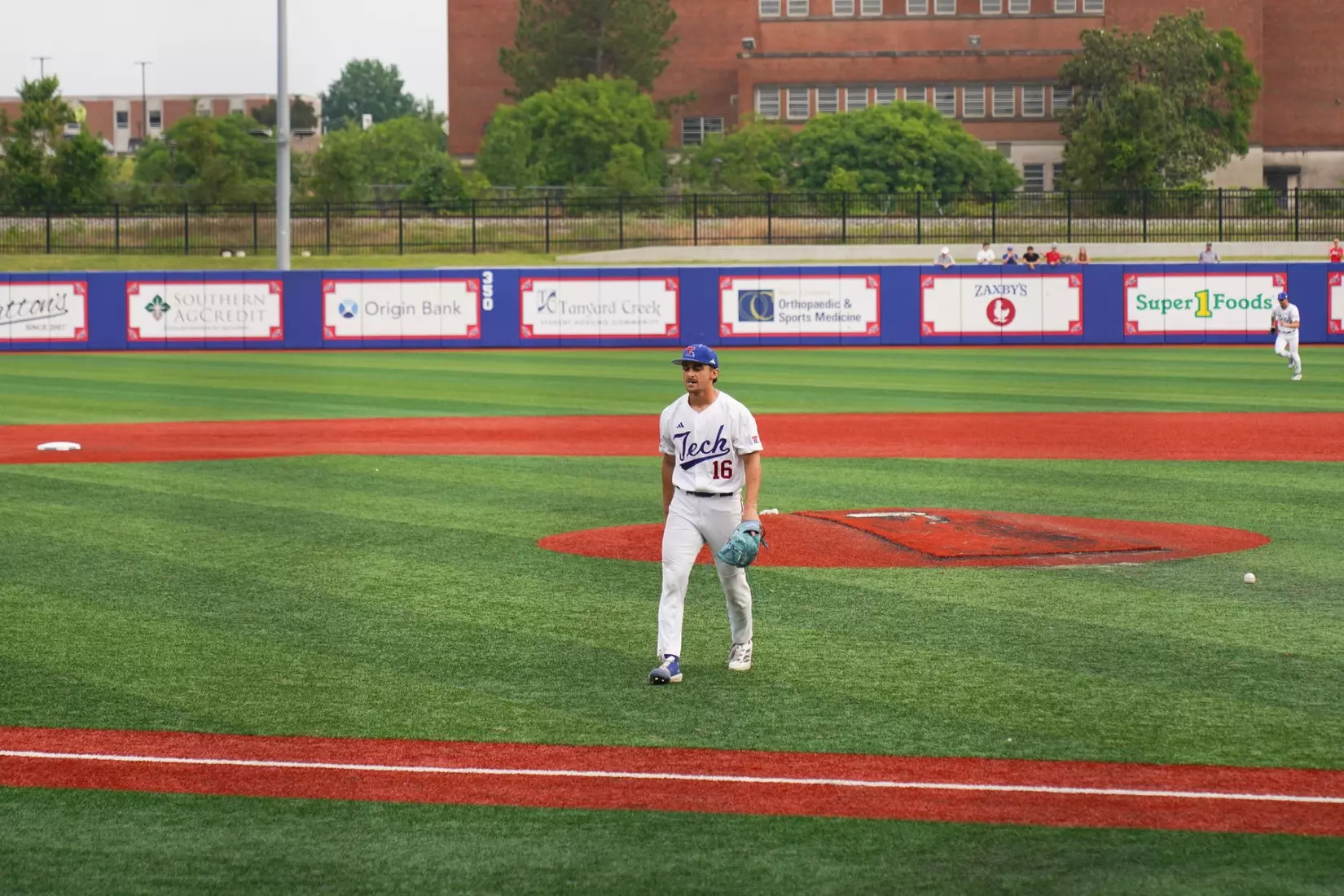 Bulldogs take series opener over Aggies, 12-7