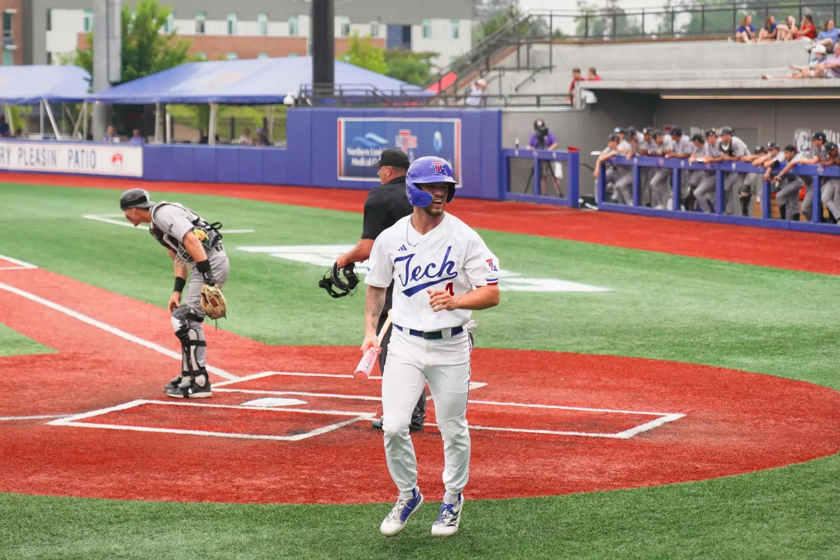 Bulldogs take series opener over Aggies, 12-7