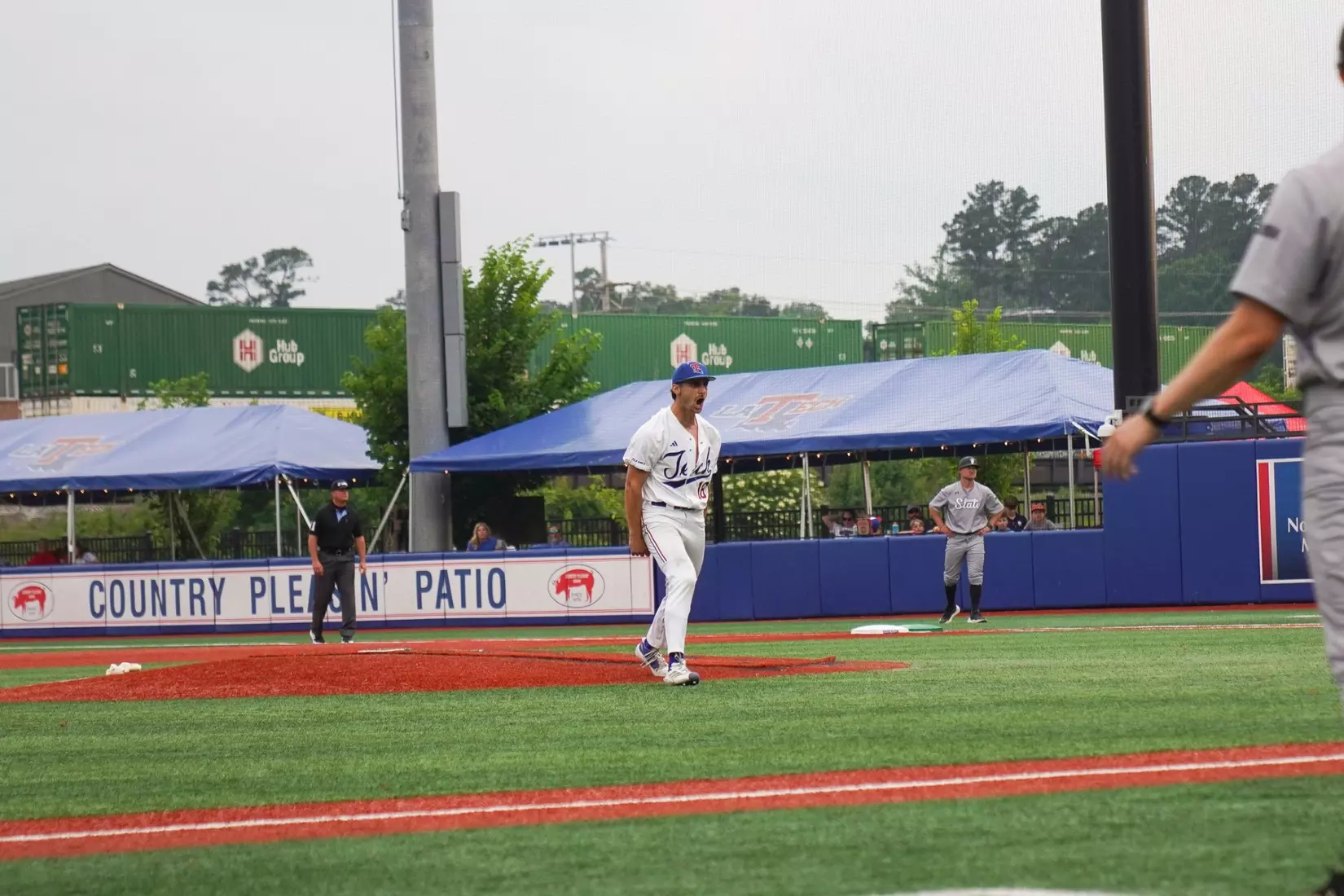 Bulldogs take series opener over Aggies, 12-7