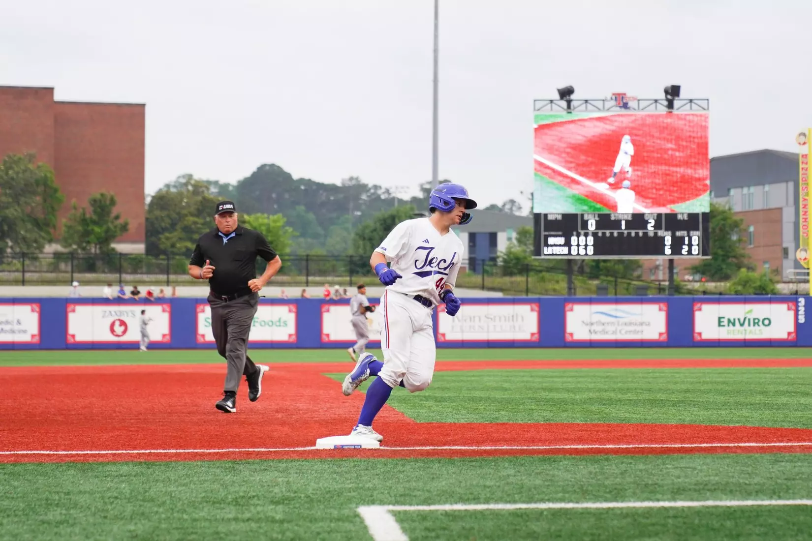 Bulldogs take series opener over Aggies, 12-7