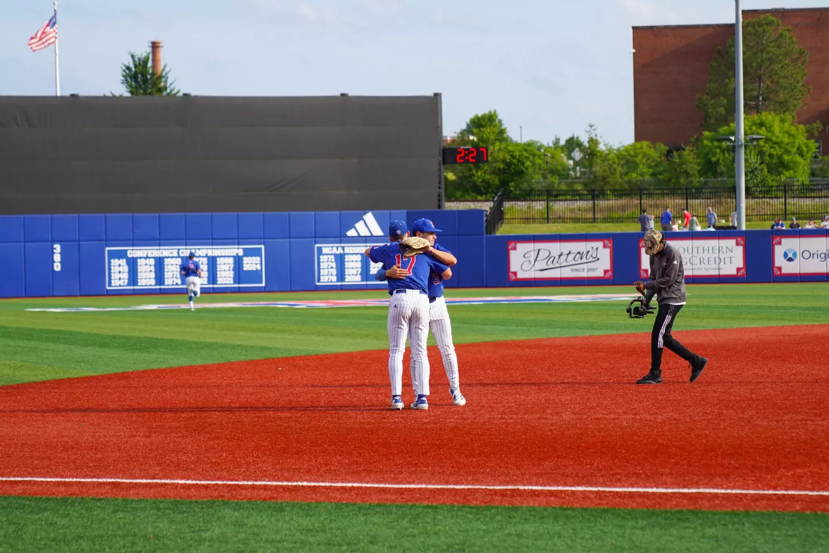 Late rally falls short for Bulldogs in 10-5 loss to Aggies to force rubber match