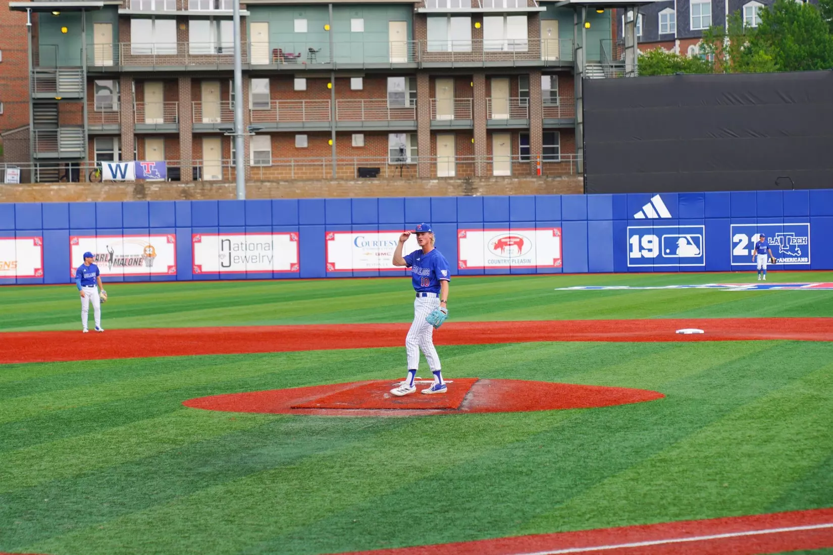 Late rally falls short for Bulldogs in 10-5 loss to Aggies to force rubber match
